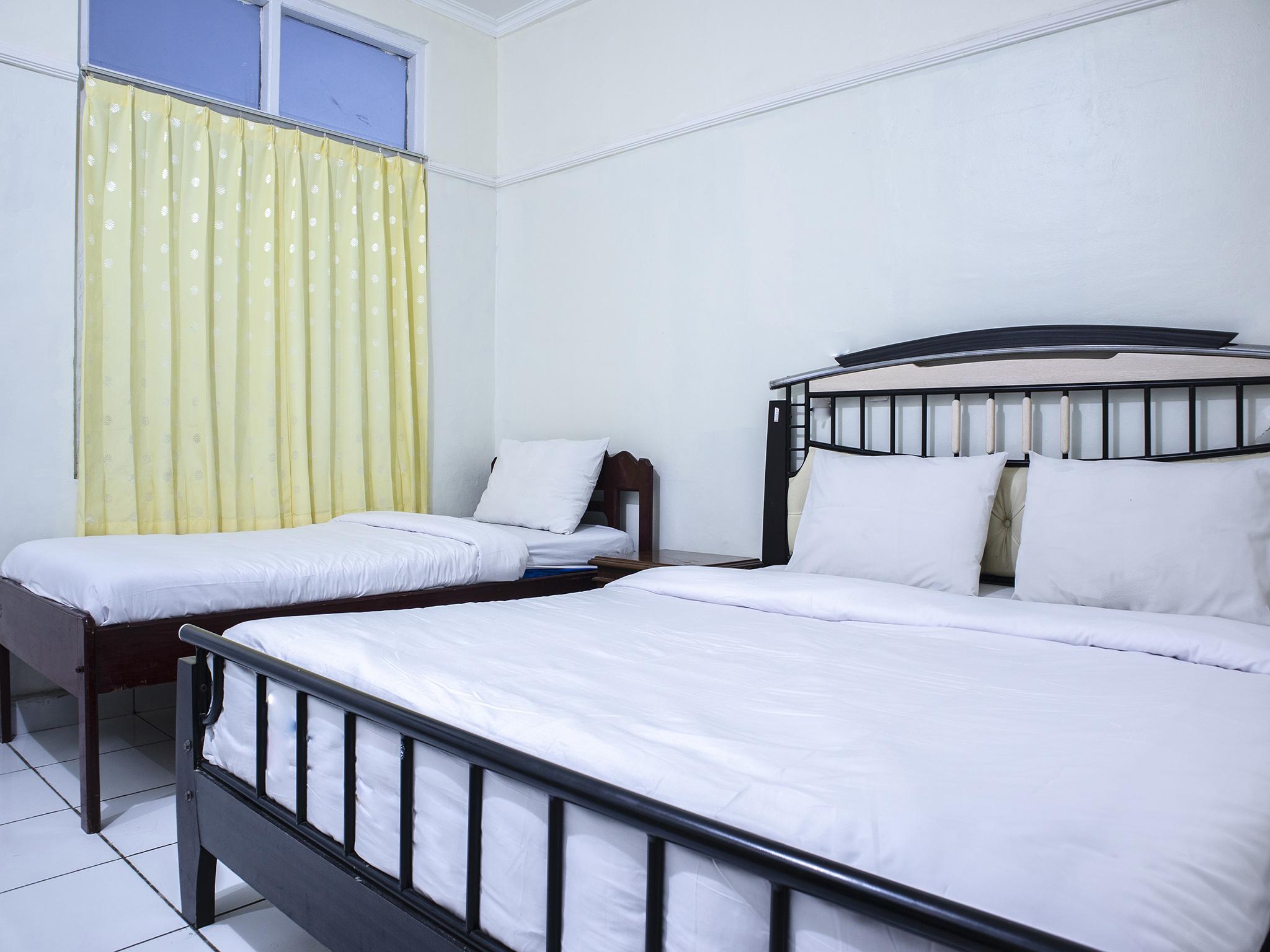 Collection O 1401 Hotel Maya Kupang  Exterior photo